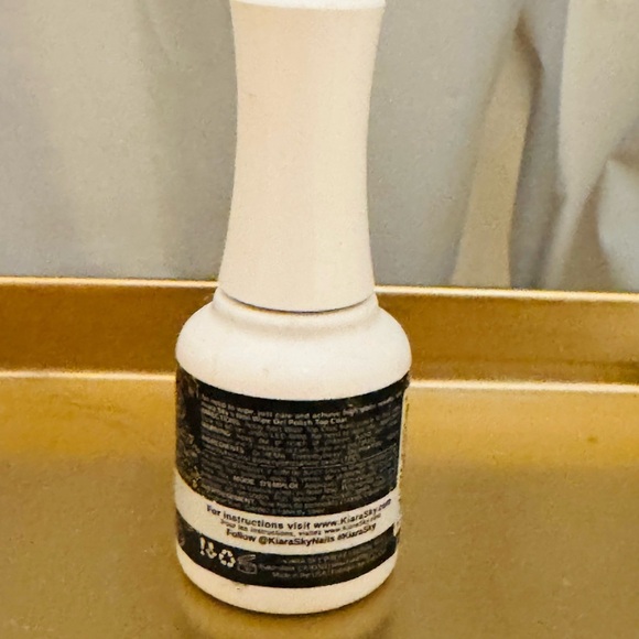 Kiara Sky Gel Polish Essentials NON WIPE
Top Coat 0.5oz clear - Picture 5 of 6